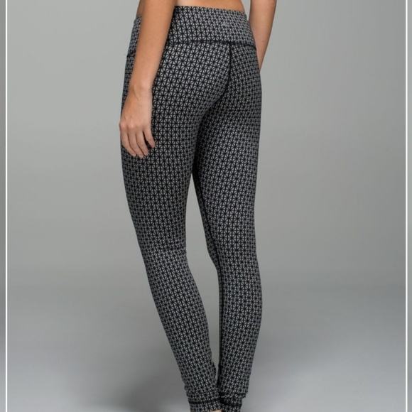 Lululemon "Tri GeoSilver Spoon" Wunder Under pants - Picture 2 of 4